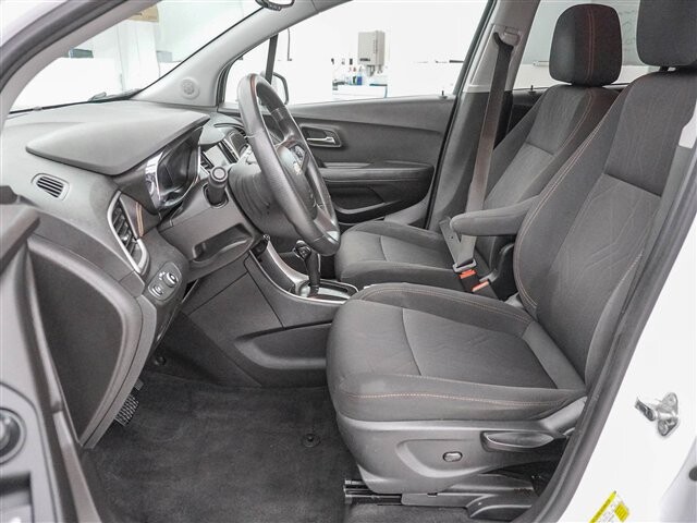 2018 Chevrolet Trax in Cincinnati, OH 45251-2402 - 2042661 12