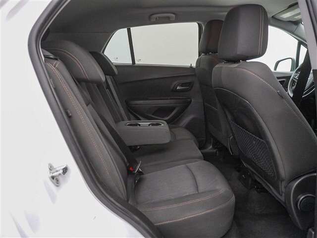 2018 Chevrolet Trax in Cincinnati, OH 45251-2402 - 2042661 18