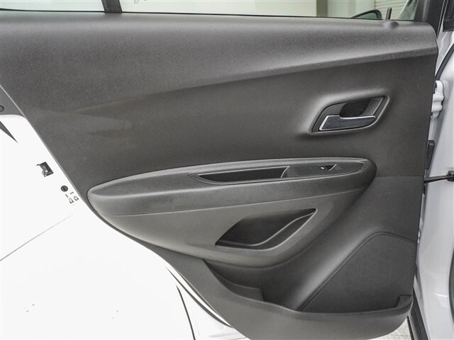 2018 Chevrolet Trax in Cincinnati, OH 45251-2402 - 2042661 26