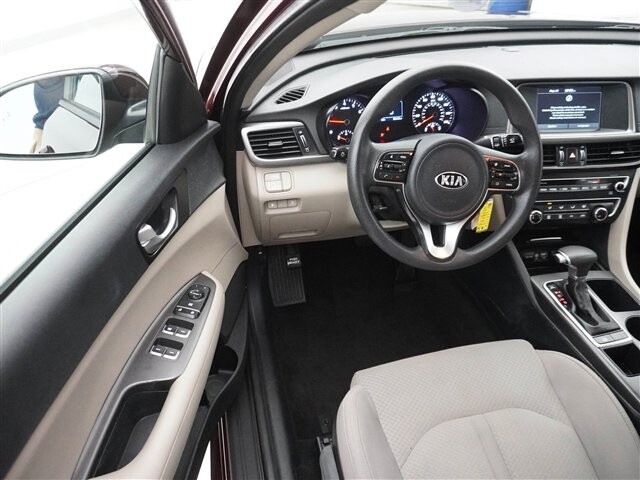 2018 Kia Optima in Cincinnati, OH 45251-2402 - 2049020 3