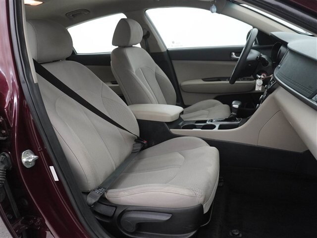 2018 Kia Optima in Cincinnati, OH 45251-2402 - 2049020 14