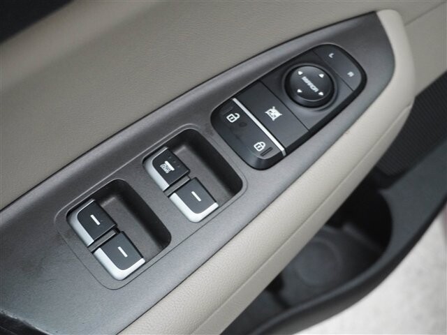 2018 Kia Optima in Cincinnati, OH 45251-2402 - 2049020 20