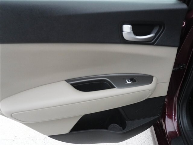 2018 Kia Optima in Cincinnati, OH 45251-2402 - 2049020 22