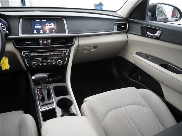2018 Kia Optima in Cincinnati, OH 45251-2402 - 2049020 28