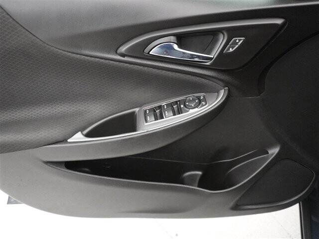 2019 Chevrolet Malibu in Cincinnati, OH 45251-2402 - 2051898 34