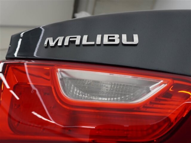 2019 Chevrolet Malibu in Cincinnati, OH 45251-2402 - 2051898 16