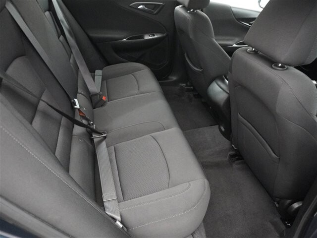 2019 Chevrolet Malibu in Cincinnati, OH 45251-2402 - 2051898 18