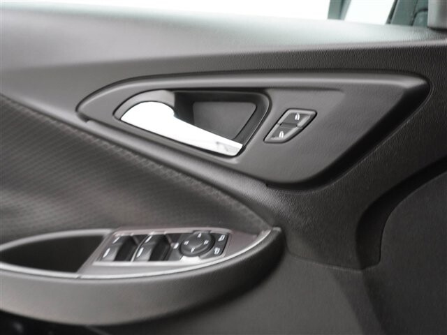 2019 Chevrolet Malibu in Cincinnati, OH 45251-2402 - 2051898 38