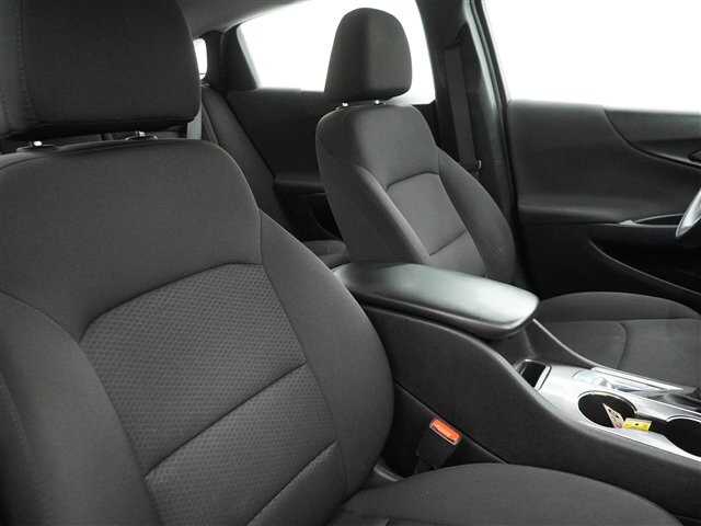 2019 Chevrolet Malibu in Cincinnati, OH 45251-2402 - 2051898 30