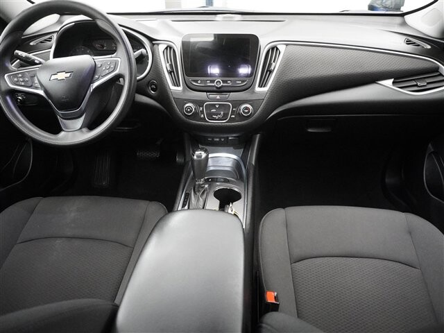 2019 Chevrolet Malibu in Cincinnati, OH 45251-2402 - 2051898 22