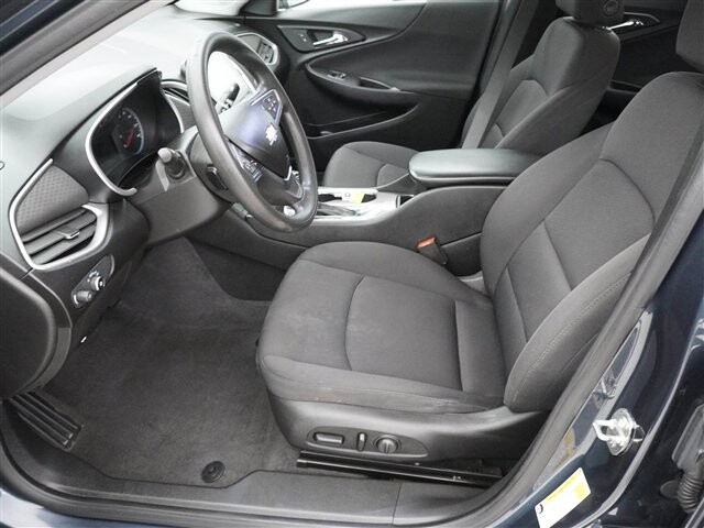 2019 Chevrolet Malibu in Cincinnati, OH 45251-2402 - 2051898 6