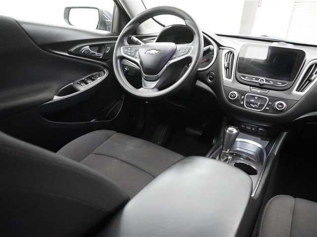 2019 Chevrolet Malibu in Cincinnati, OH 45251-2402 - 2051898 26