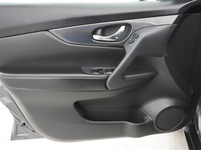 2014 Nissan Rogue in Cincinnati, OH 45251-2402 - 2054032 28