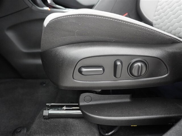 2019 Chevrolet Equinox in Cincinnati, OH 45251-2402 - 2054298 14