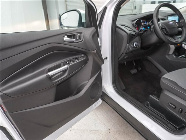 2019 Ford Escape in Cincinnati, OH 45251-2402 - 2054299 3