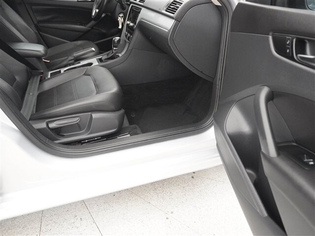 2013 Volkswagen Passat in Cincinnati, OH 45251-2402 - 2056227 28