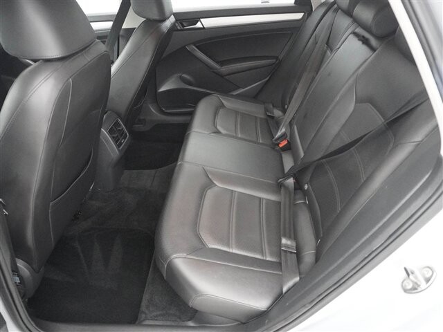 2013 Volkswagen Passat in Cincinnati, OH 45251-2402 - 2056227 8