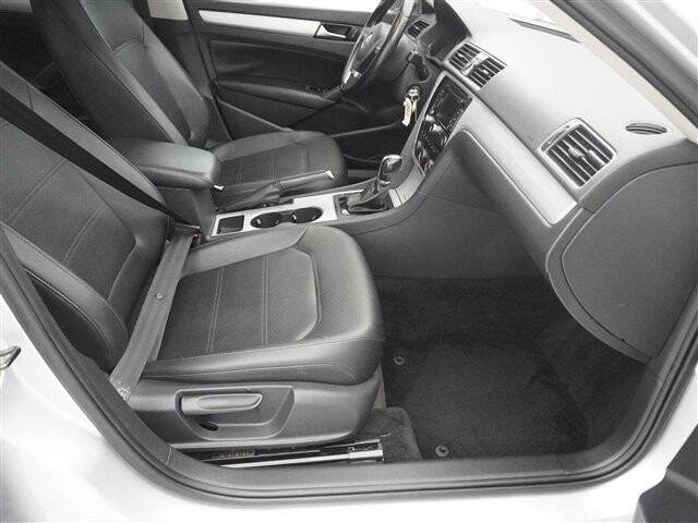 2013 Volkswagen Passat in Cincinnati, OH 45251-2402 - 2056227 26