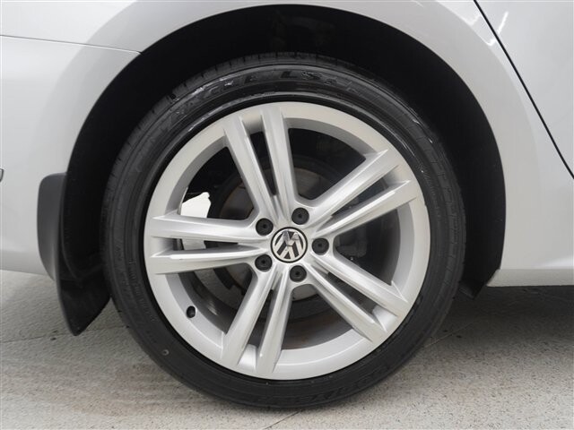 2013 Volkswagen Passat in Cincinnati, OH 45251-2402 - 2056227 22