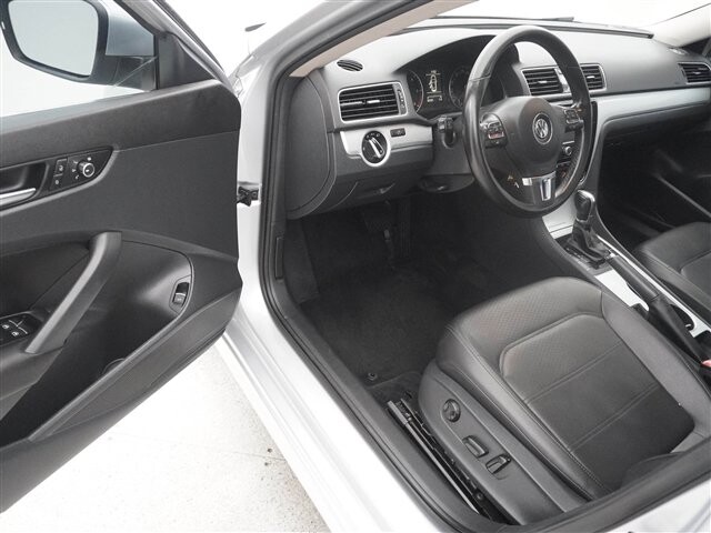 2013 Volkswagen Passat in Cincinnati, OH 45251-2402 - 2056227 3
