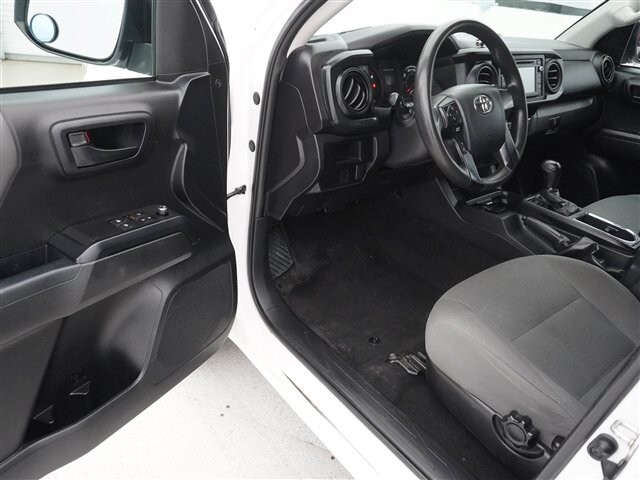 2017 Toyota Tacoma in Cincinnati, OH 45251-2402 - 2058302 3