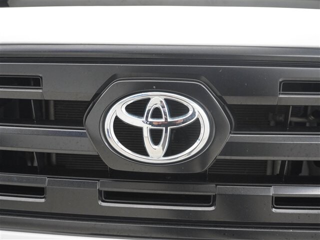 2017 Toyota Tacoma in Cincinnati, OH 45251-2402 - 2058302 45