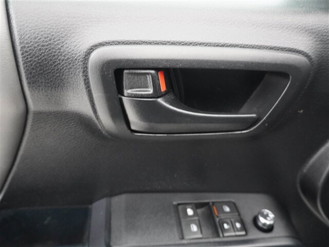 2017 Toyota Tacoma in Cincinnati, OH 45251-2402 - 2058302 20