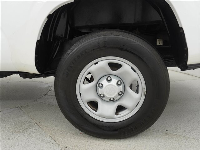 2017 Toyota Tacoma in Cincinnati, OH 45251-2402 - 2058302 43