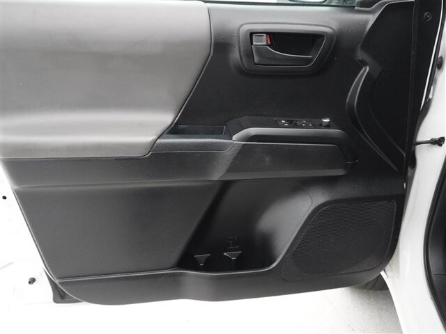 2017 Toyota Tacoma in Cincinnati, OH 45251-2402 - 2058302 16