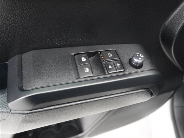 2017 Toyota Tacoma in Cincinnati, OH 45251-2402 - 2058302 18