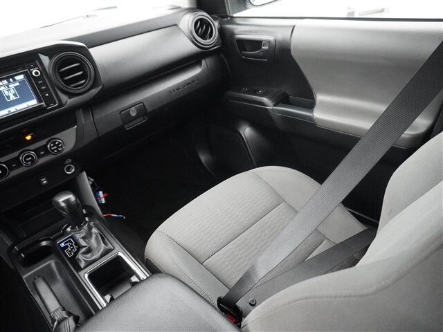 2017 Toyota Tacoma in Cincinnati, OH 45251-2402 - 2058302 32