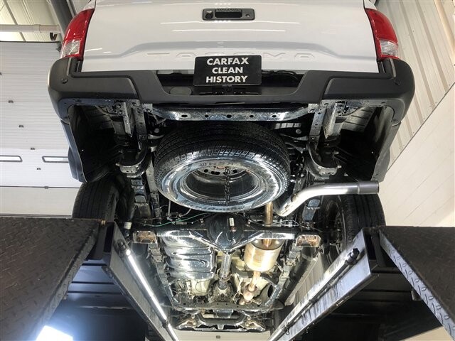 2017 Toyota Tacoma in Cincinnati, OH 45251-2402 - 2058302 10