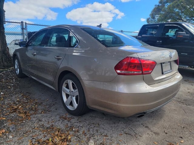 2015 Volkswagen Passat in Pompano Beach, FL 33064 - 2074144 3