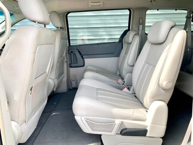 2008 Chrysler Town & Country in Hudson, FL 34669 - 2076995 11