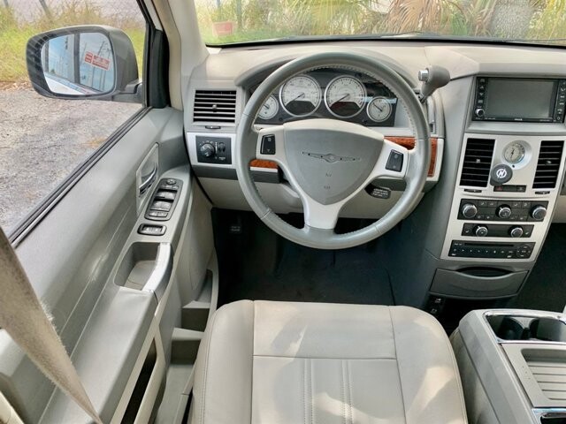 2008 Chrysler Town & Country in Hudson, FL 34669 - 2076995 15