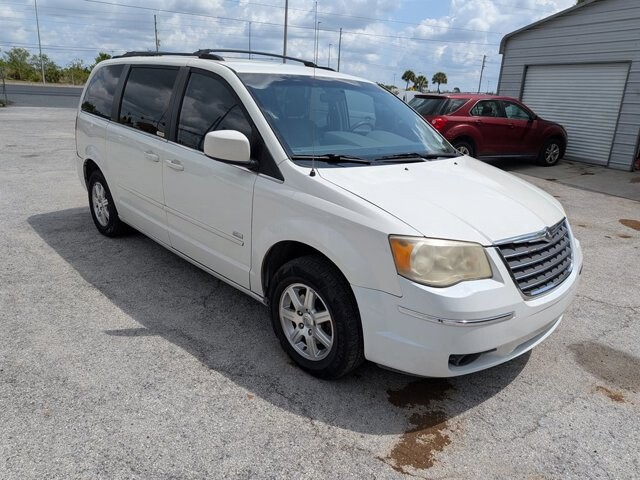 2008 Chrysler Town & Country in Hudson, FL 34669 - 2076995 2