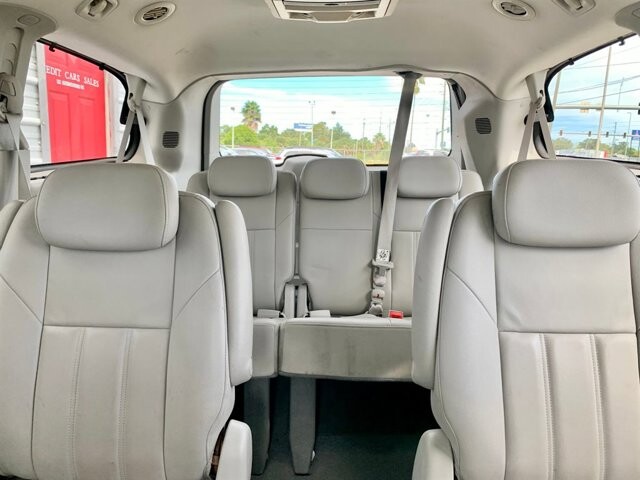 2008 Chrysler Town & Country in Hudson, FL 34669 - 2076995 14