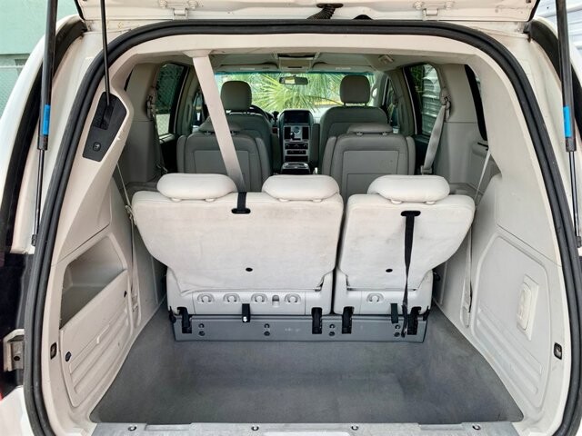 2008 Chrysler Town & Country in Hudson, FL 34669 - 2076995 12
