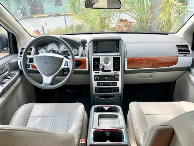 2008 Chrysler Town & Country in Hudson, FL 34669 - 2076995 16