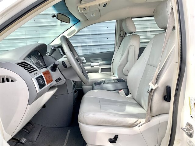 2008 Chrysler Town & Country in Hudson, FL 34669 - 2076995 29