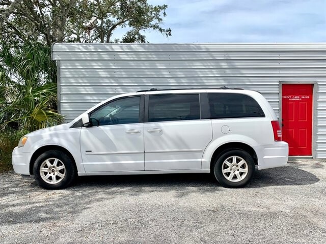2008 Chrysler Town & Country in Hudson, FL 34669 - 2076995 5