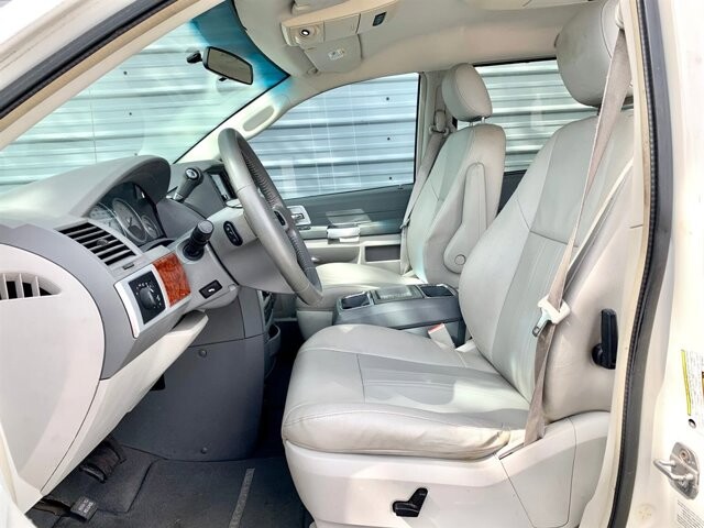 2008 Chrysler Town & Country in Hudson, FL 34669 - 2076995 10