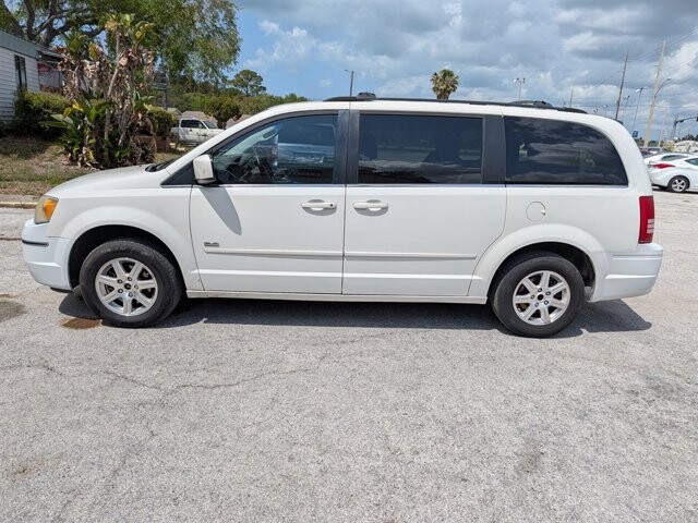 2008 Chrysler Town & Country in Hudson, FL 34669 - 2076995 5