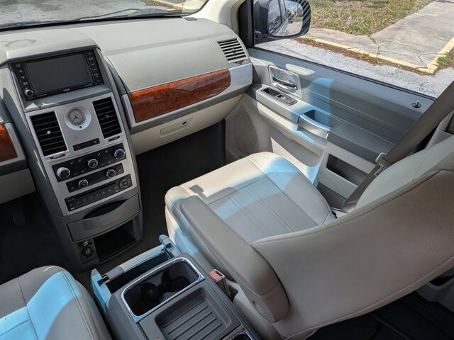 2008 Chrysler Town & Country in Hudson, FL 34669 - 2076995 14