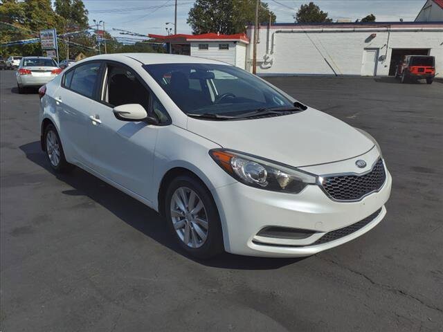 2014 Kia Forte in Warren, OH 44484 - 2077553 4