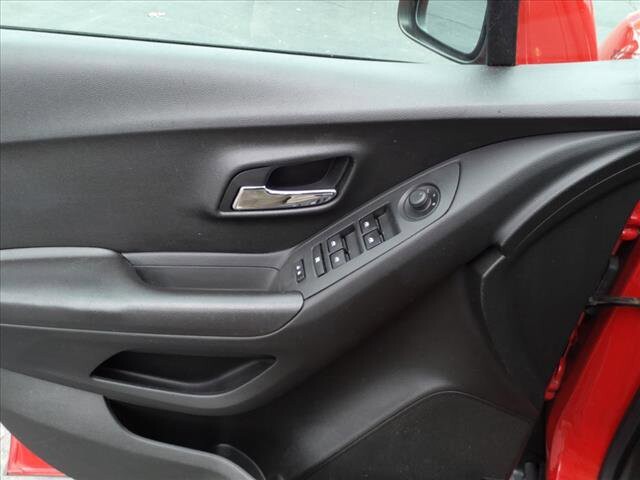 2015 Chevrolet Trax in Warren, OH 44484 - 2085713 9