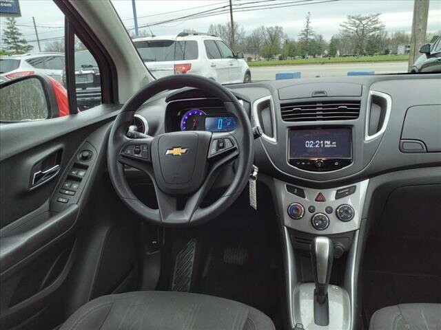 2015 Chevrolet Trax in Warren, OH 44484 - 2085713 6