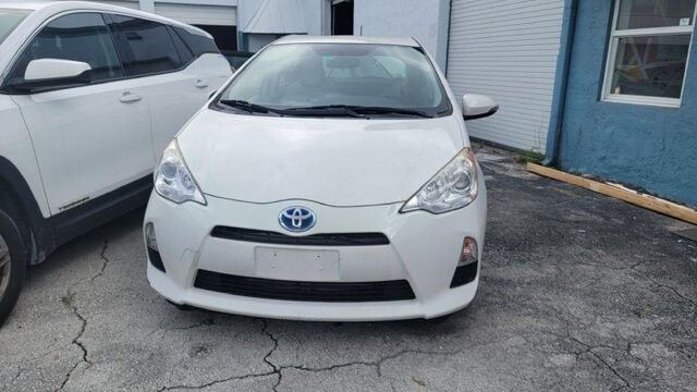 2014 Toyota Prius C in Pompano Beach, FL 33064 - 2088716 2