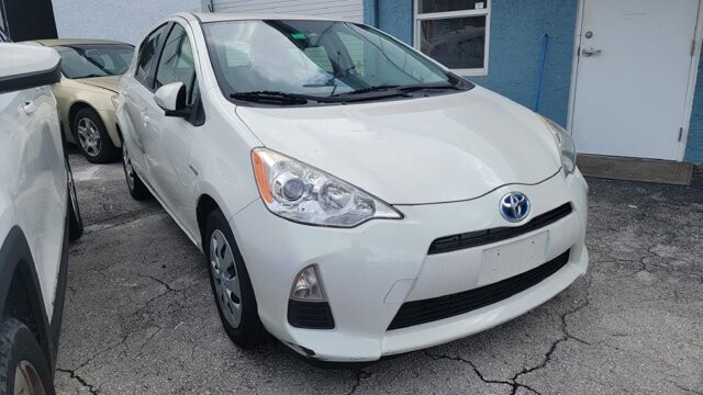 2014 Toyota Prius C in Pompano Beach, FL 33064 - 2088716 3