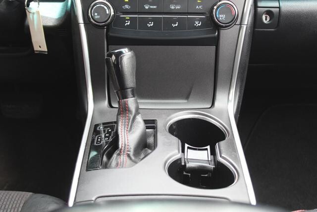 2017 Toyota Camry in Decatur, GA 30032 - 2097378 88